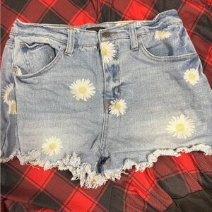 Material Girl Sz 9 Denim Daisy Print Women's Shorts